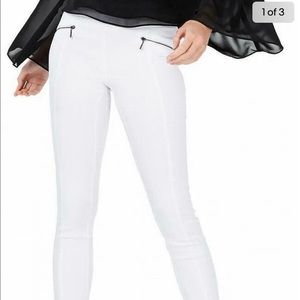 NWT Bar lll White Zip Pull on Skinny Leg Pants 💞 See sizing note***